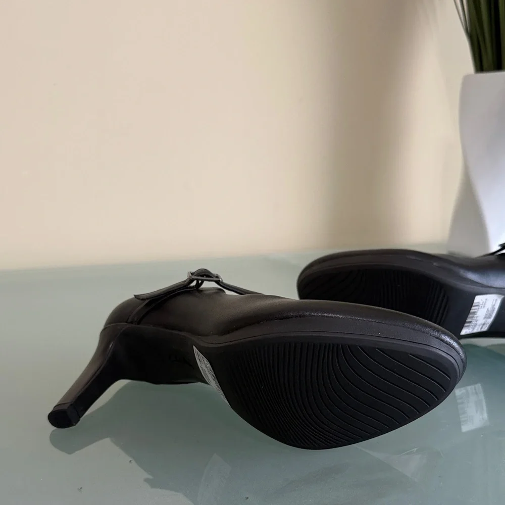 Clarks Mary Jane Heels Black Ankle Strap LEATHER Mary Jane Heels Size 8.5 - Picture 10 of 11
